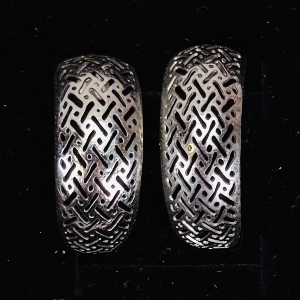 Vintage aged Silvertone cut out lightweight half hoop pierced earrings